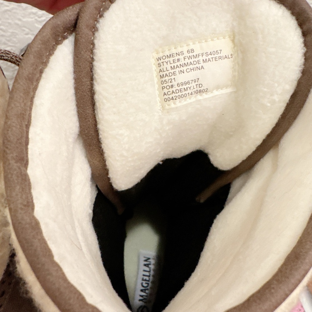 Magellan Outdoors Women's Sweater Collar Duck Boots Size 6 Worn Once indoors. - Picture 5 of 8
